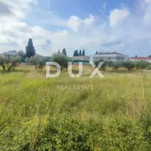 ISTRA, FAŽANA - Gređevinsko zemljište s idejnim projektom dvojnice i zgrade s 6 jedinica 50 m od plaže