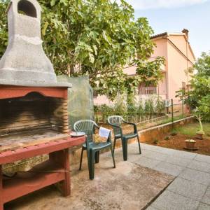 Istra, Fažana, kuća + 2 poslovna prostora + apartman