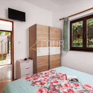 Istra, Fažana, kuća + 2 poslovna prostora + apartman