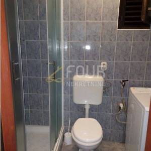 Istra, Fažana, kuća + 2 poslovna prostora + apartman