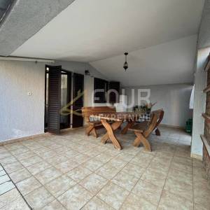 Istra, Fažana, kuća + 2 poslovna prostora + apartman