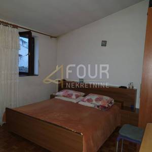 Istra, Fažana, kuća + 2 poslovna prostora + apartman