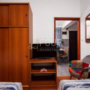 Istra, Fažana, kuća + 2 poslovna prostora + apartman