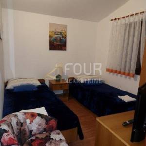 Istra, Fažana, kuća + 2 poslovna prostora + apartman
