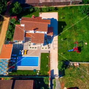 Istra, Fažana, prekrasna vila sa bazenom na prostranoj okućnici, blizina mora