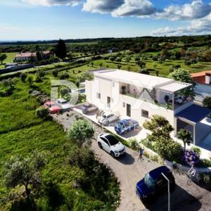ISTRA, GALIŽANA - Građevinsko zemljište s izdanom dozvolom za modernu vilu s panoramskim pogledom na more