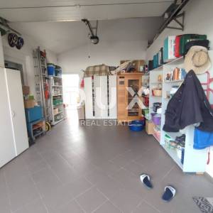 ISTRA, GALIŽANA - Kuća s predivnom okućnicom i bazenom