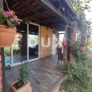 ISTRA, GALIŽANA - Kuća s predivnom okućnicom i bazenom