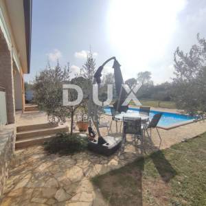 ISTRA, GALIŽANA - Kuća s predivnom okućnicom i bazenom