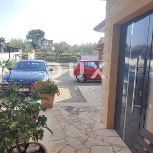 ISTRA, GALIŽANA - Kuća s predivnom okućnicom i bazenom