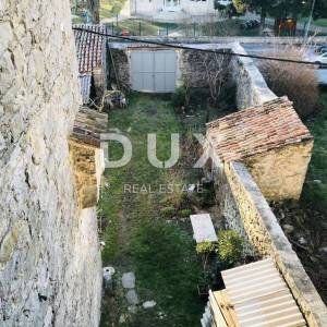 ISTRA, GRAČIŠĆE - Kuća u samom centru naselja