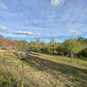 Istra, Gračišće, nova samostojeća kuća 303m2, velika okućnica!
