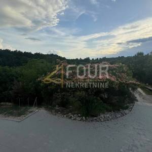 Istra, Gračišće, nova samostojeća kuća 303m2, velika okućnica!