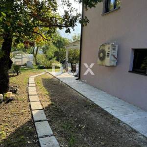 ISTRA, GRAČIŠĆE - Novogradnja s prostranom okućnicom