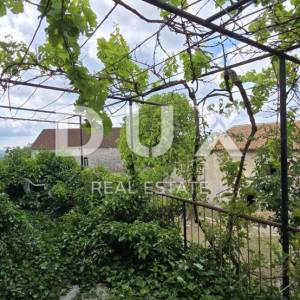 ISTRA, GRAČIŠĆE - Samostojeća kamena kuća za renovaciju s pogledom