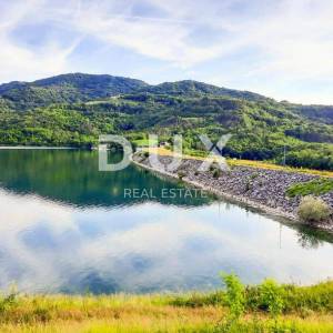 ISTRA, GRIMALDA - Kamena kuća na 3 etaže u oazi seoske idile s pogledom na jezero!