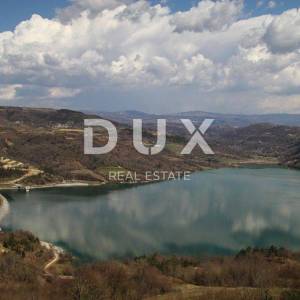 ISTRA, GRIMALDA - Kamena kuća na 3 etaže u oazi seoske idile s pogledom na jezero!