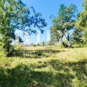 ISTRA, GROŽNJAN – Građevinsko zemljište 1.186 m² u mirnom naselju