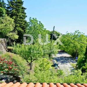 ISTRA, GROŽNJAN - Kuća na atraktivnoj lokaciji