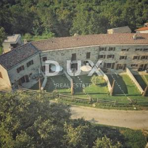 ISTRA, GROŽNJAN - Prekrasno imanje sa 5 stambenih jedinica