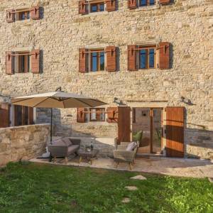 ISTRA, GROŽNJAN - Prekrasno imanje sa 5 stambenih jedinica