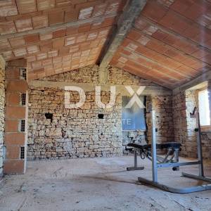 ISTRA, GROŽNJAN - Samostojeća kamena kuća