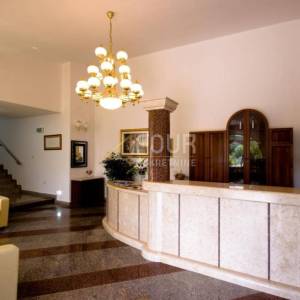 Istra, hotel 50m od mora, izvrsna investicija!
