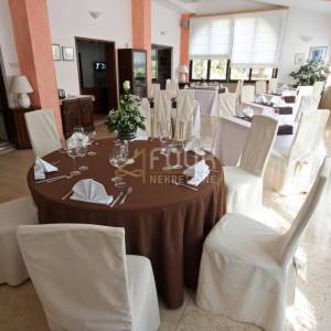 Istra, hotel 50m od mora, izvrsna investicija!