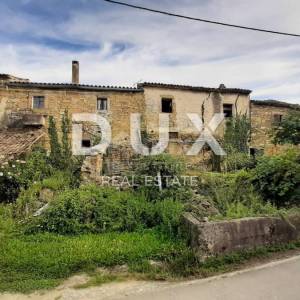 ISTRA, JURADI - Starina za adaptaciju s 9000m2 poljoprivrednog zemljišta