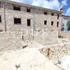 ISTRA, JURŠIĆI - Kamena kuća u nizu sa bazenom + apartman, KLJUČ U RUKE