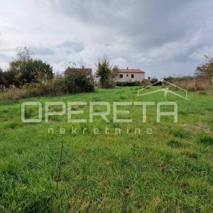 Istra, Juršići, odlično građevinsko zemljište 820 m2 , mirno naselje
