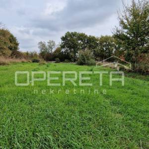 Istra, Juršići, odlično građevinsko zemljište 820 m2 , mirno naselje
