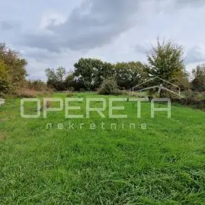 Istra, Juršići, odlično građevinsko zemljište 820 m2 , mirno naselje