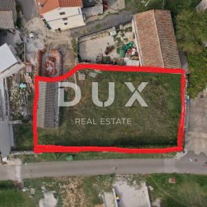 ISTRA, KANFANAR - Građevinsko zemljište s kamenim objektom