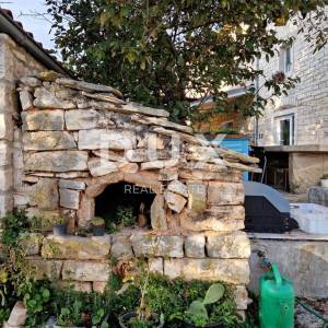 ISTRA, KANFANAR - Kamena kuća s okućnicom