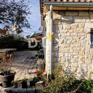 ISTRA, KANFANAR - Kamena kuća s okućnicom