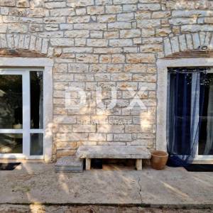ISTRA, KANFANAR - Kamena kuća s okućnicom