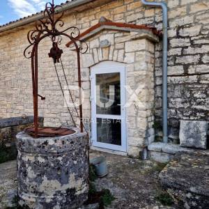 ISTRA, KANFANAR - Kamena kuća s okućnicom