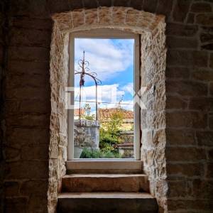 ISTRA, KANFANAR - Kamena kuća s okućnicom