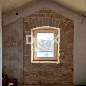 ISTRA, KANFANAR - Kamena kuća s okućnicom