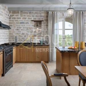 Istra, Kanfanar, luksuzna i dizajnerski namještena vila s bazenom