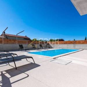 Istra, Kanfanar, luksuzna kamena villa s bazenom