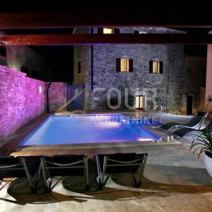 Istra, Kanfanar - okolica, kamena vila s bazenom