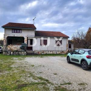 ISTRA, KANFANAR - Samostojeća kuća s prostranom okućnicom