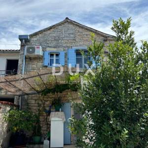 ISTRA, KANFANAR - Simpatična istarska kuća + 490 m2 građevinskog zemljišta!