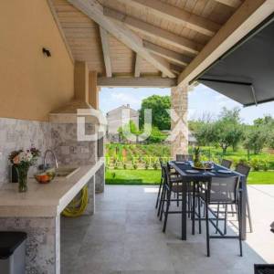 ISTRA, KANFANAR - Toskanska vila s bazenom za dugoročni najam!