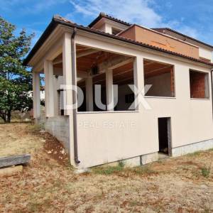 ISTRA, KANFANAR - Velika kuća s poslovnim prostorom i okućnicom