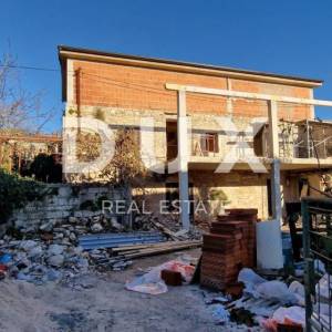 ISTRA, KANFANAR - Započeta adaptacija dvojne kamene kuće u centru