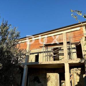 ISTRA, KANFANAR - Započeta adaptacija dvojne kamene kuće u centru