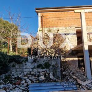 ISTRA, KANFANAR - Započeta adaptacija dvojne kamene kuće u centru